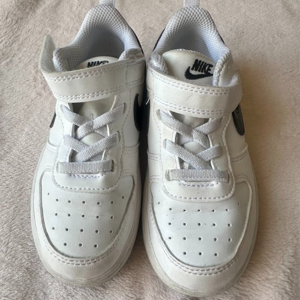 Nike Boys' Court Borough Low 2 SIZE 9C